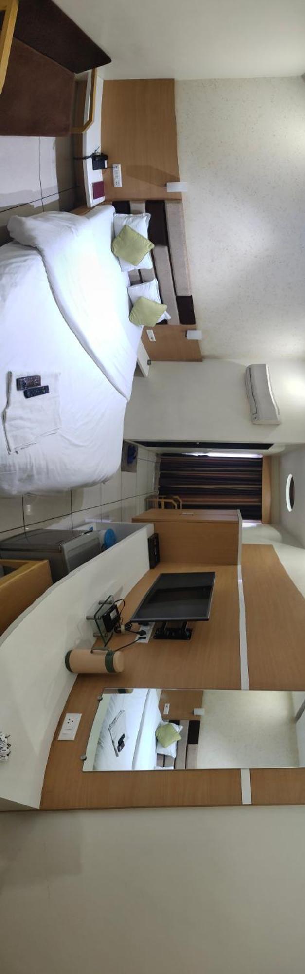 Hotel Zenith Surate Extérieur photo