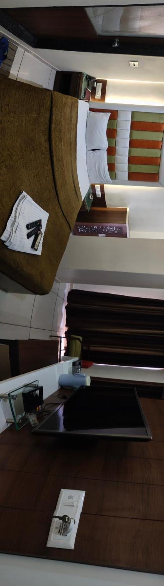 Hotel Zenith Surate Extérieur photo