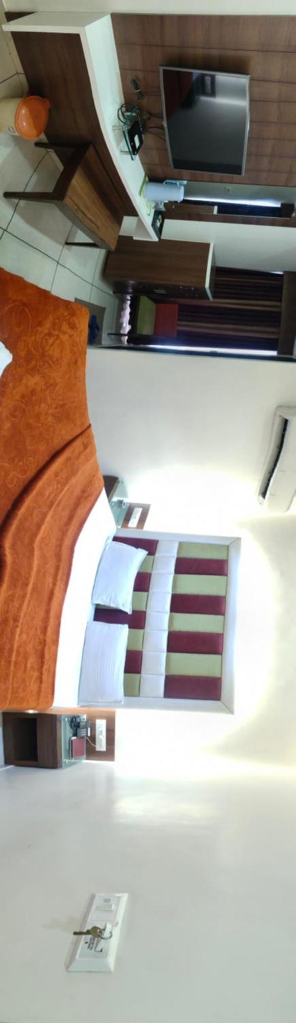 Hotel Zenith Surate Extérieur photo