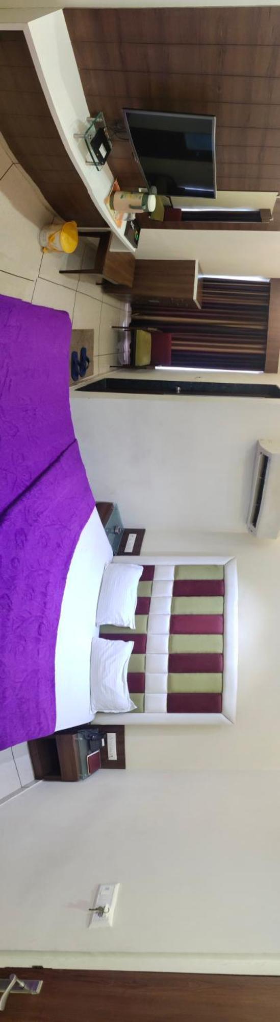 Hotel Zenith Surate Extérieur photo