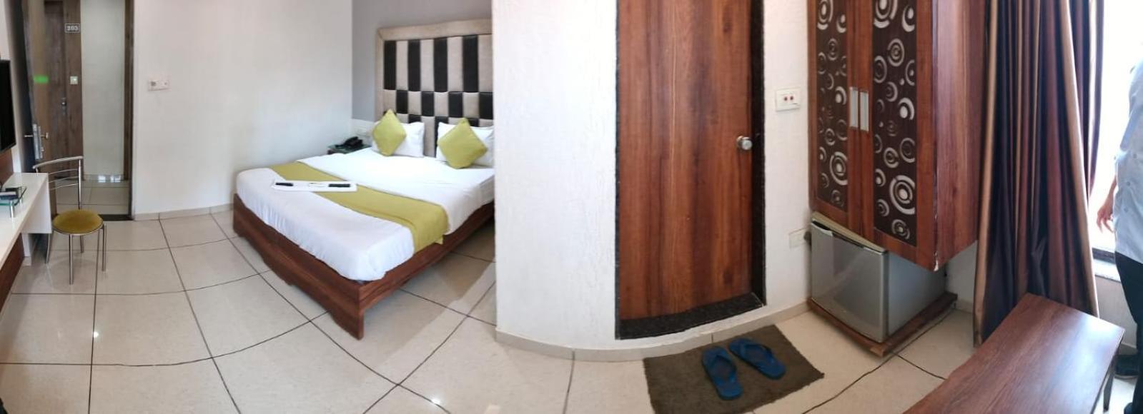 Hotel Zenith Surate Extérieur photo