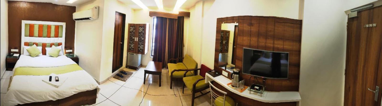 Hotel Zenith Surate Extérieur photo