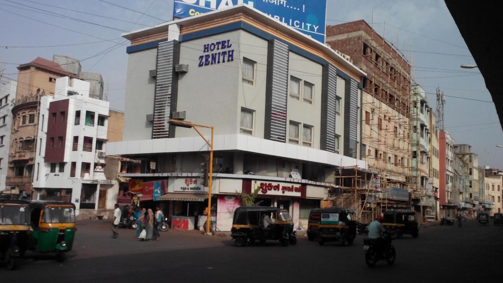 Hotel Zenith Surate Extérieur photo