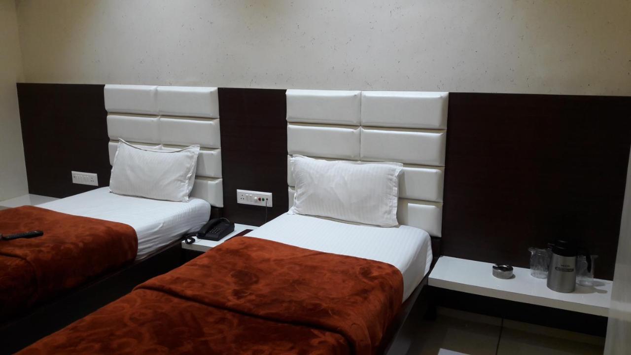 Hotel Zenith Surate Extérieur photo